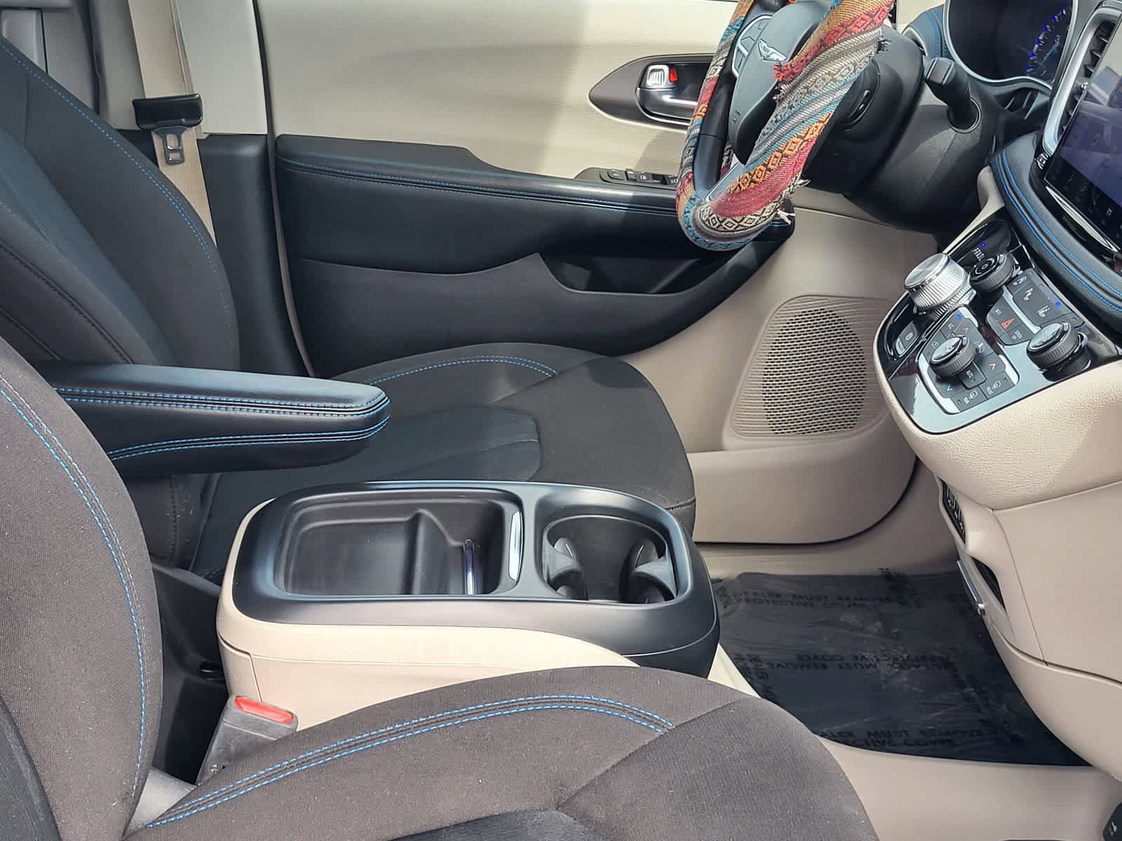Used 2021 Chrysler Pacifica Touring FWD image 28
