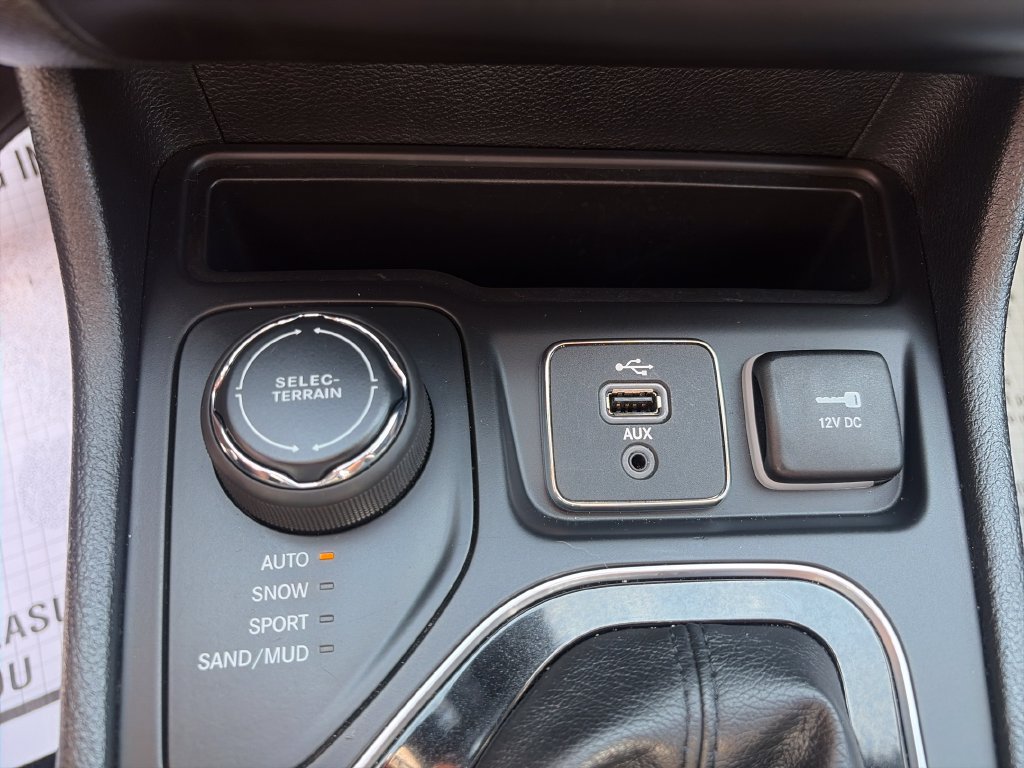 Used 2019 Jeep Cherokee Limited w/ Trailer Tow Group AWD/4WD image 34
