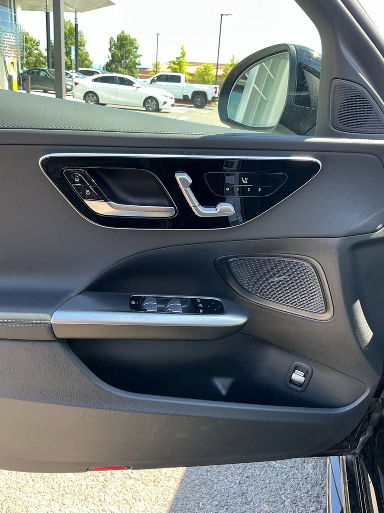 Used 2025 Mercedes-Benz C 300 4MATIC Sedan image 15