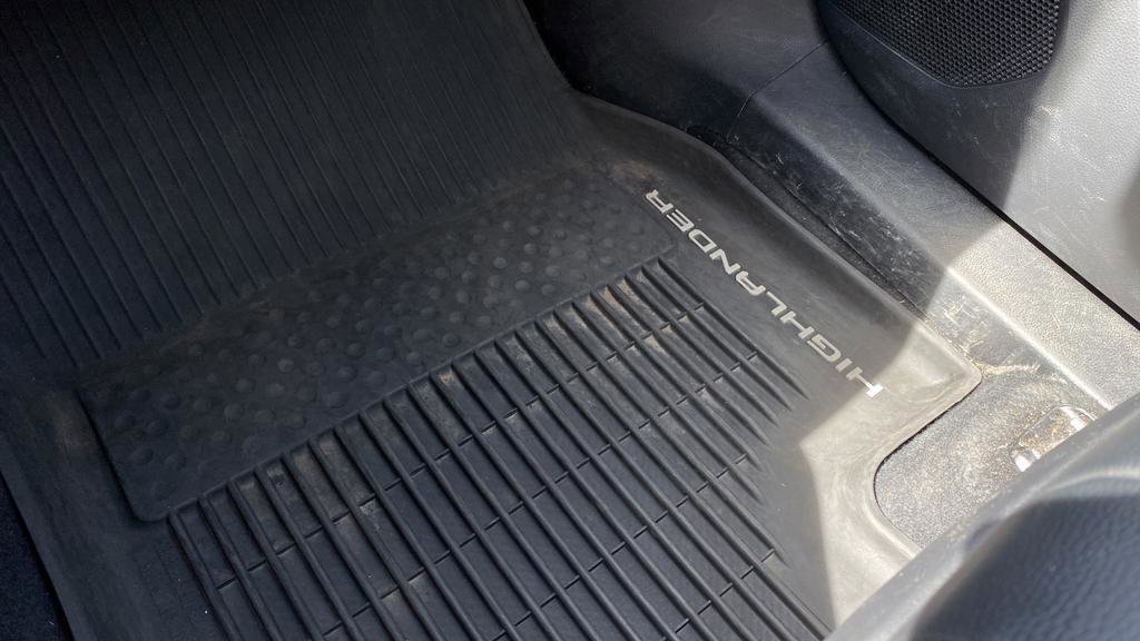 Used 2020 Toyota Highlander XLE image 32