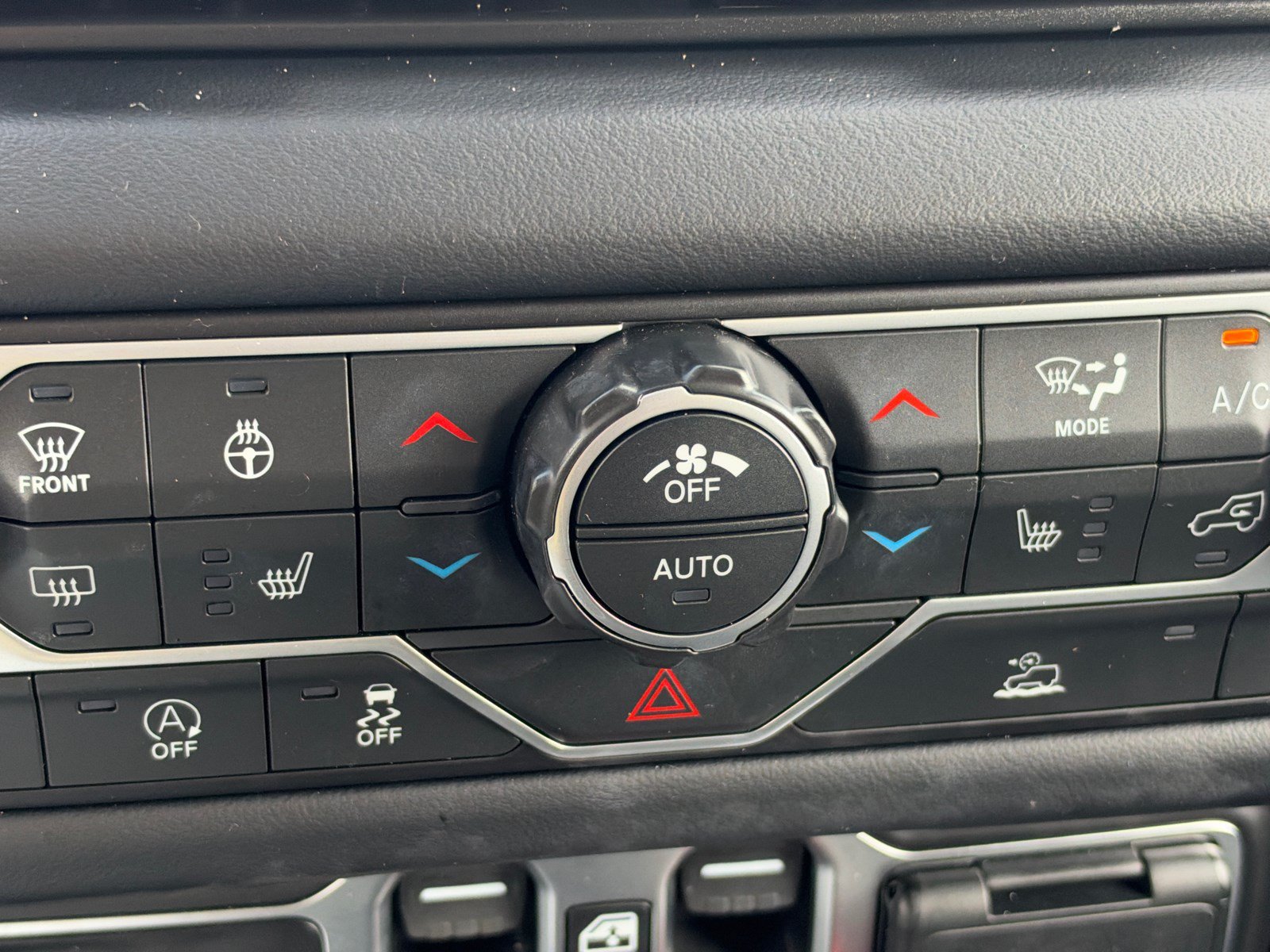 Used 2026 Jeep Wrangler Unlimited Sahara AWD/4WD image 29