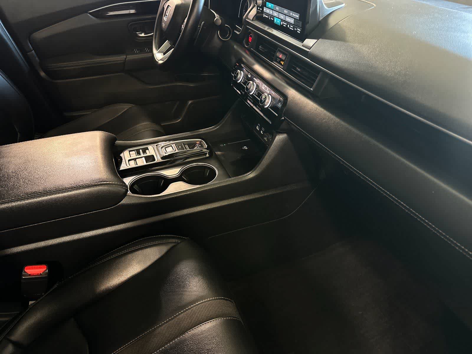 Used 2024 Honda Pilot Touring image 16