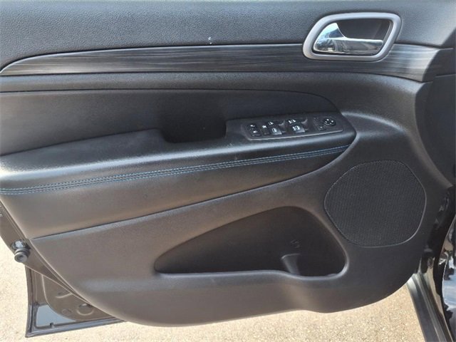 Used 2019 Jeep Grand Cherokee Laredo image 12