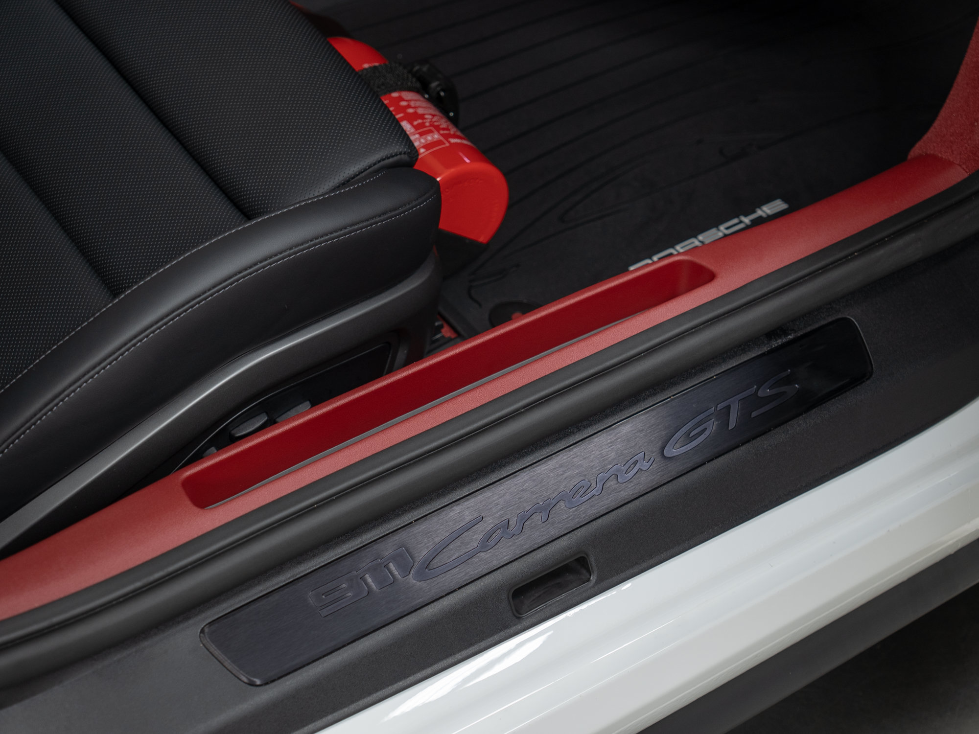 Certified 2024 Porsche 911 Carrera GTS RWD image 33