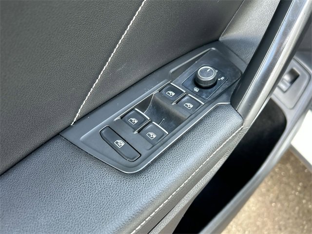 Used 2022 Volkswagen Tiguan SE image 22