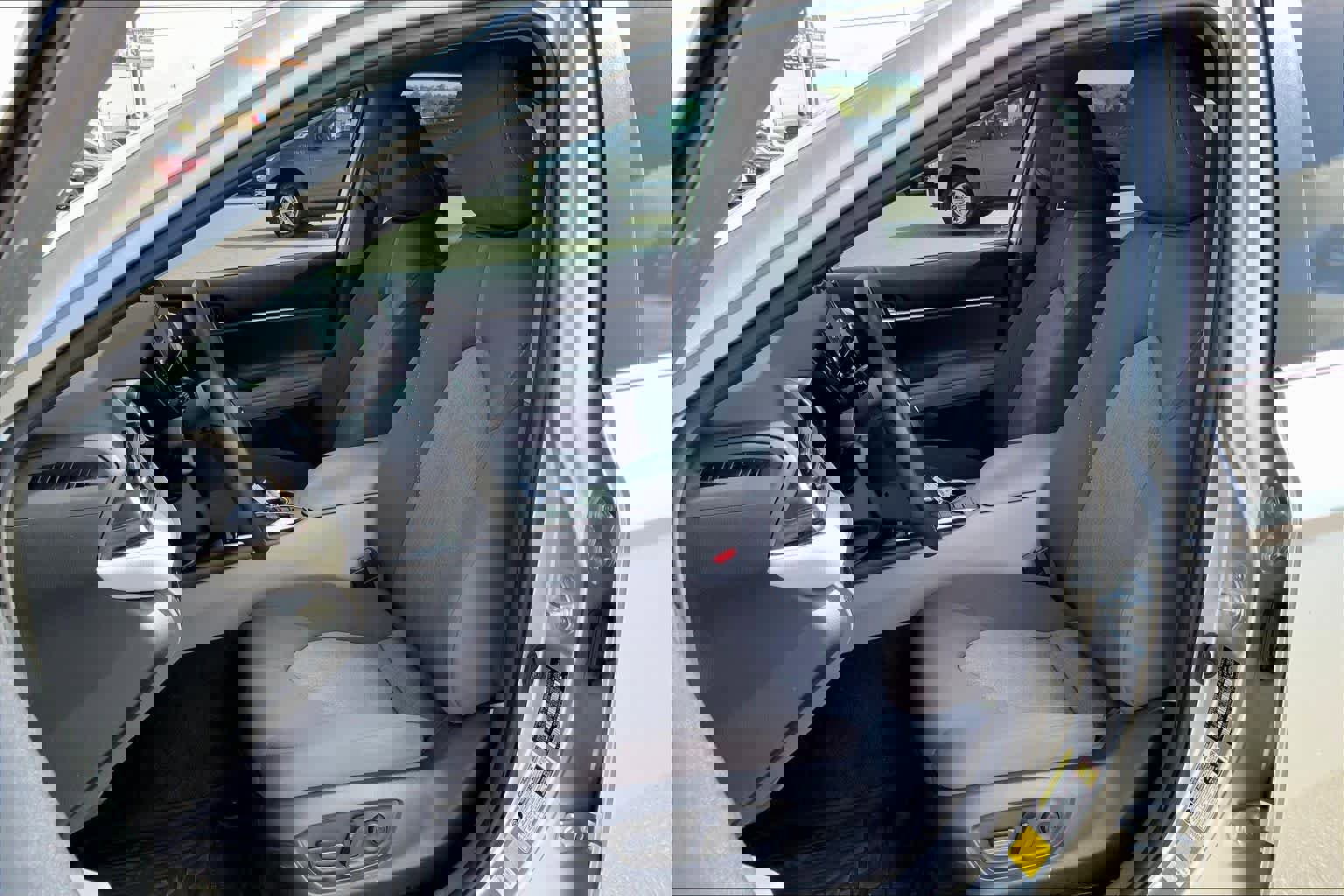 Used 2023 Toyota Camry LE FWD image 8