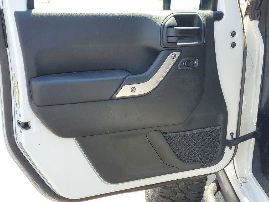Used 2018 Jeep Wrangler Rubicon w/ Power Convenience Group AWD/4WD image 20