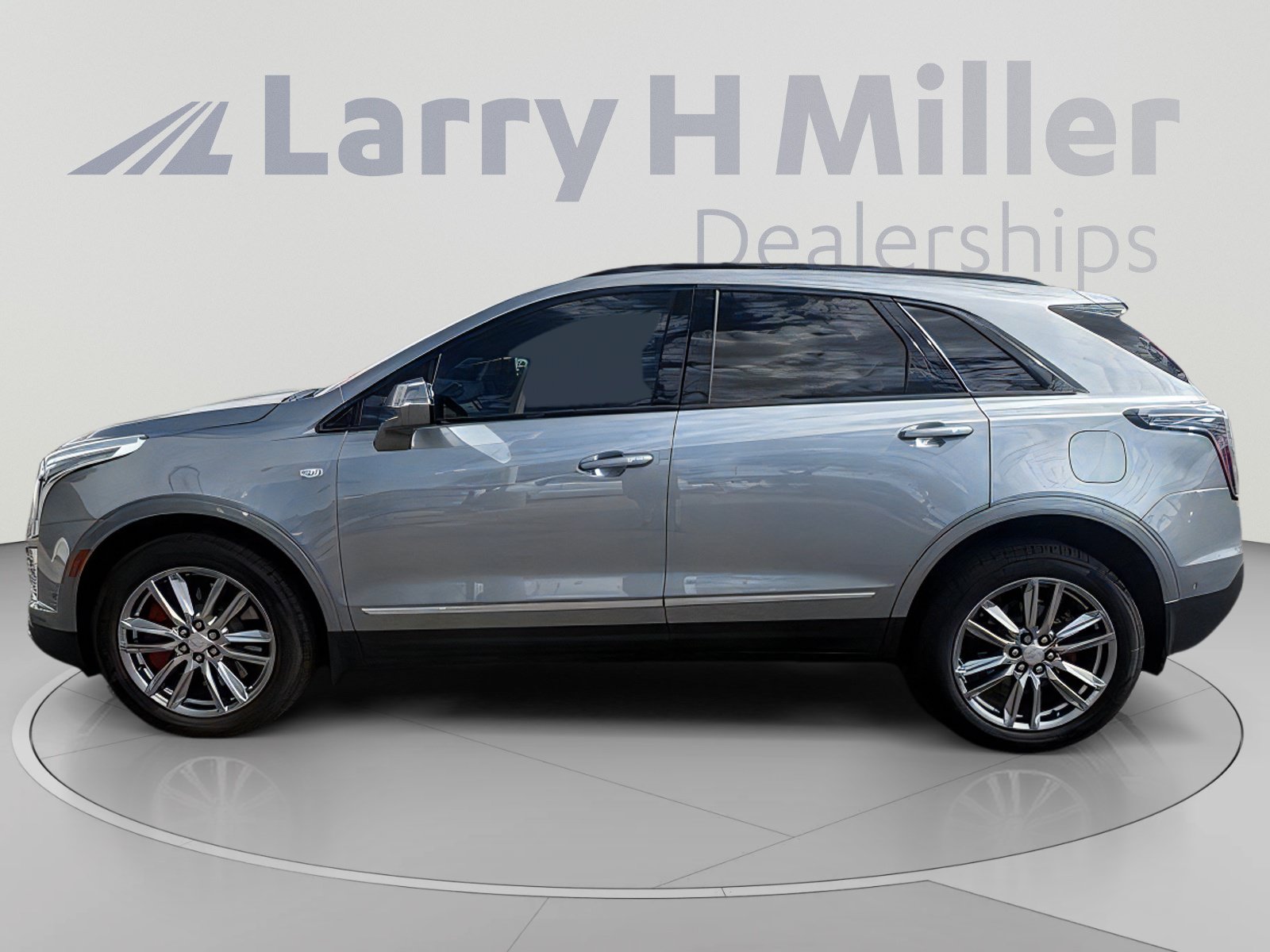 Used 2024 Cadillac XT5 Sportv w/ Technology Package AWD/4WD image 2