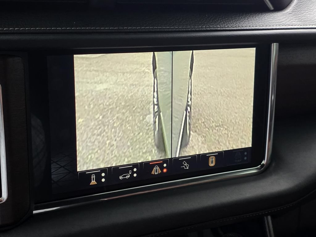 Used 2023 GMC Yukon Denali Ultimate AWD/4WD image 34
