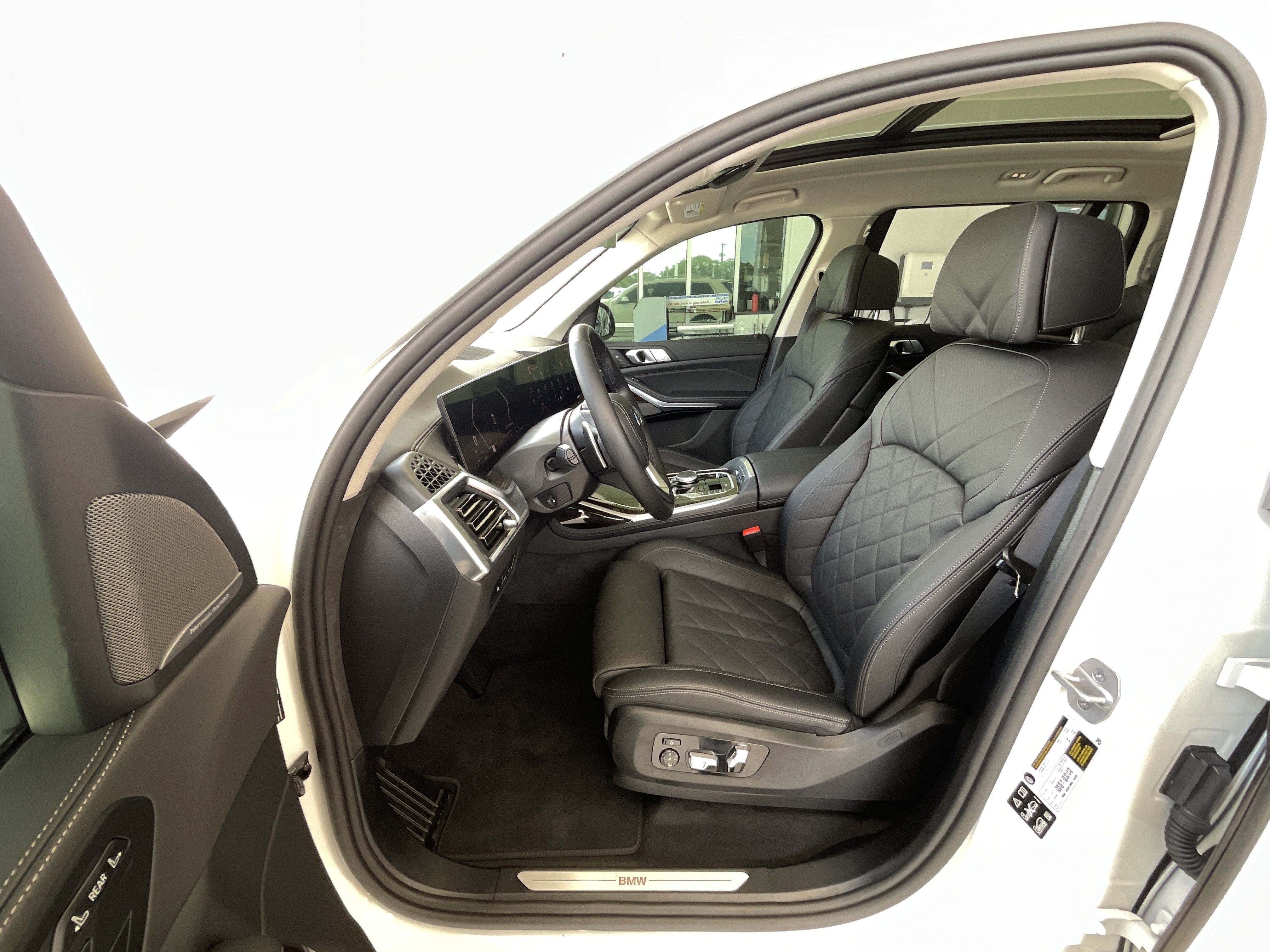 Used 2026 BMW X7 xDrive40i w/ Premium Package AWD/4WD image 10