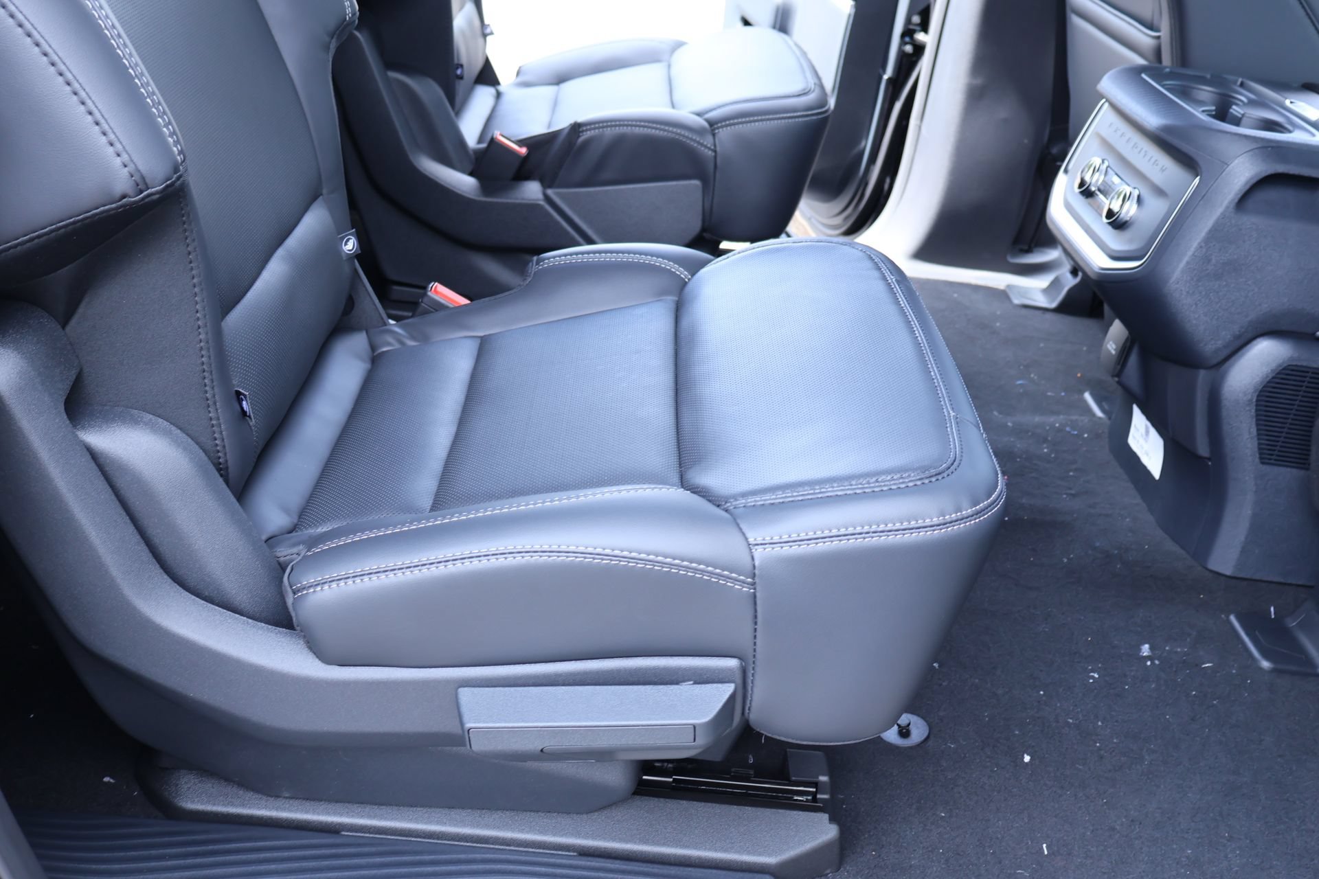 New 2026 Ford Expedition Max Platinum w/ Stealth Appearance Package AWD/4WD image 15