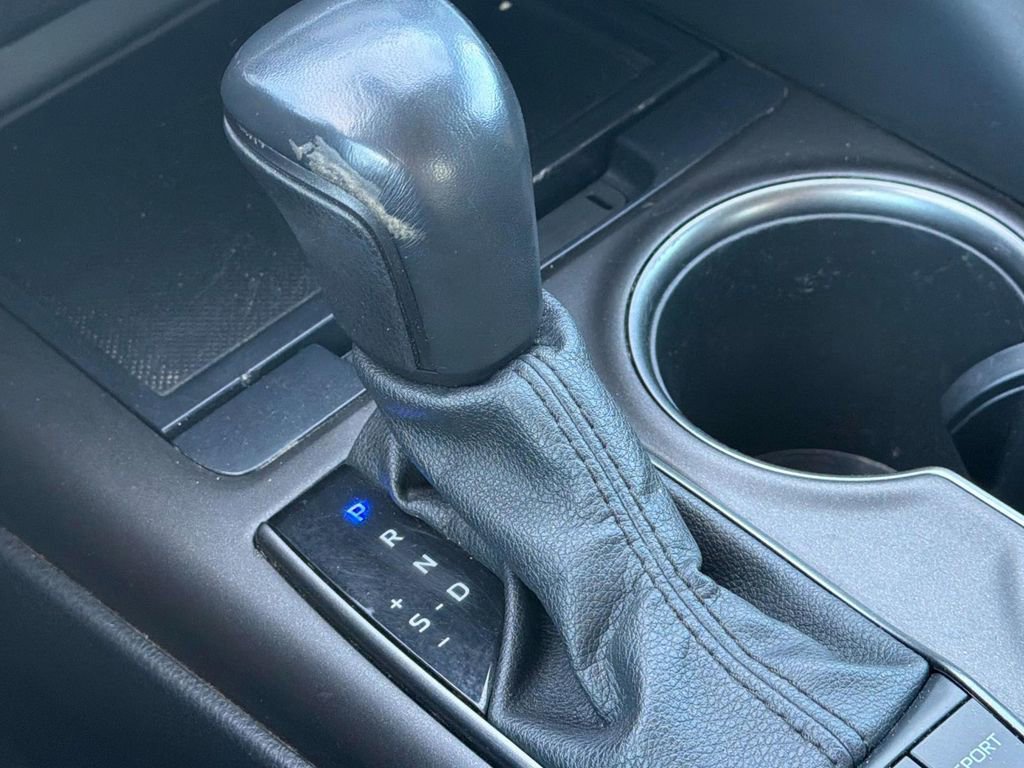 Used 2022 Toyota Camry SE FWD image 15