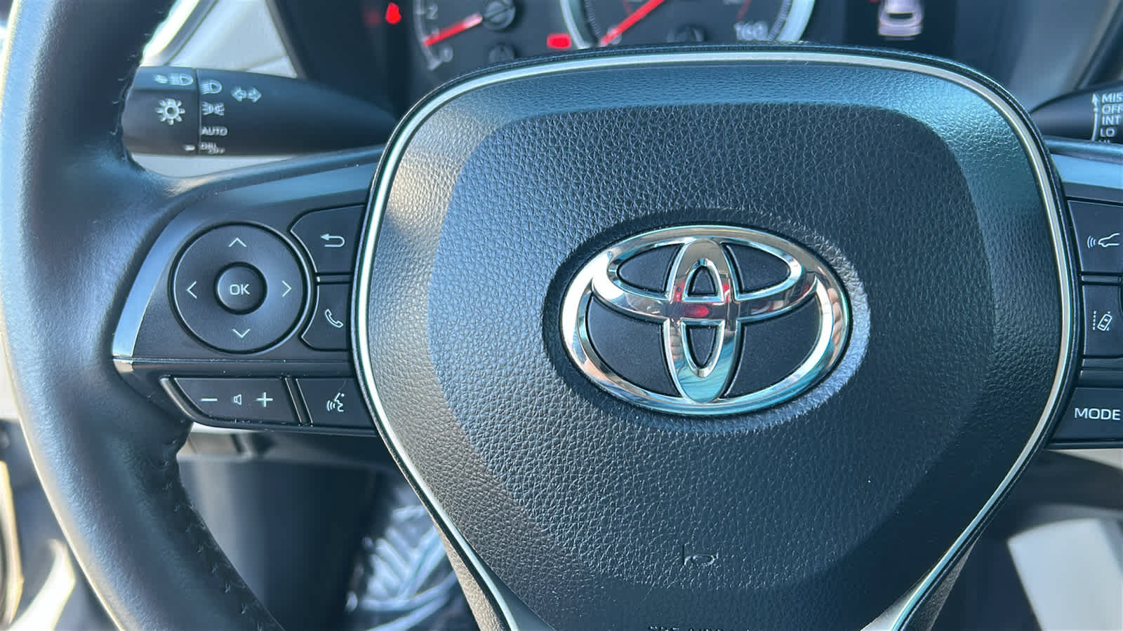 Used 2022 Toyota Corolla Cross LE AWD/4WD image 19