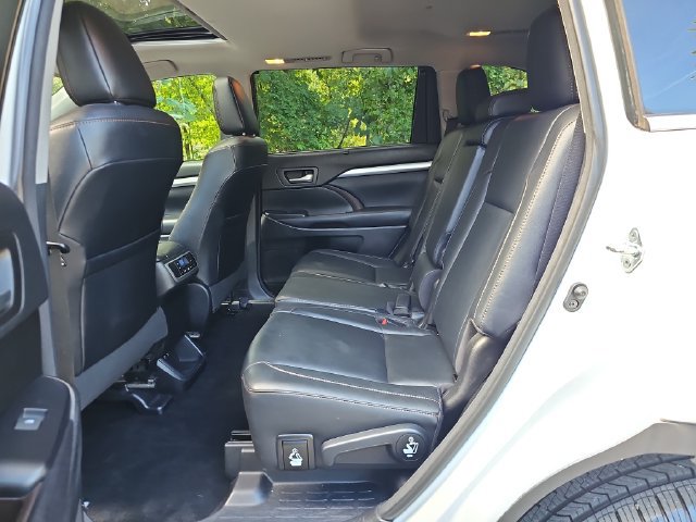 Used 2018 Toyota Highlander XLE AWD/4WD image 20