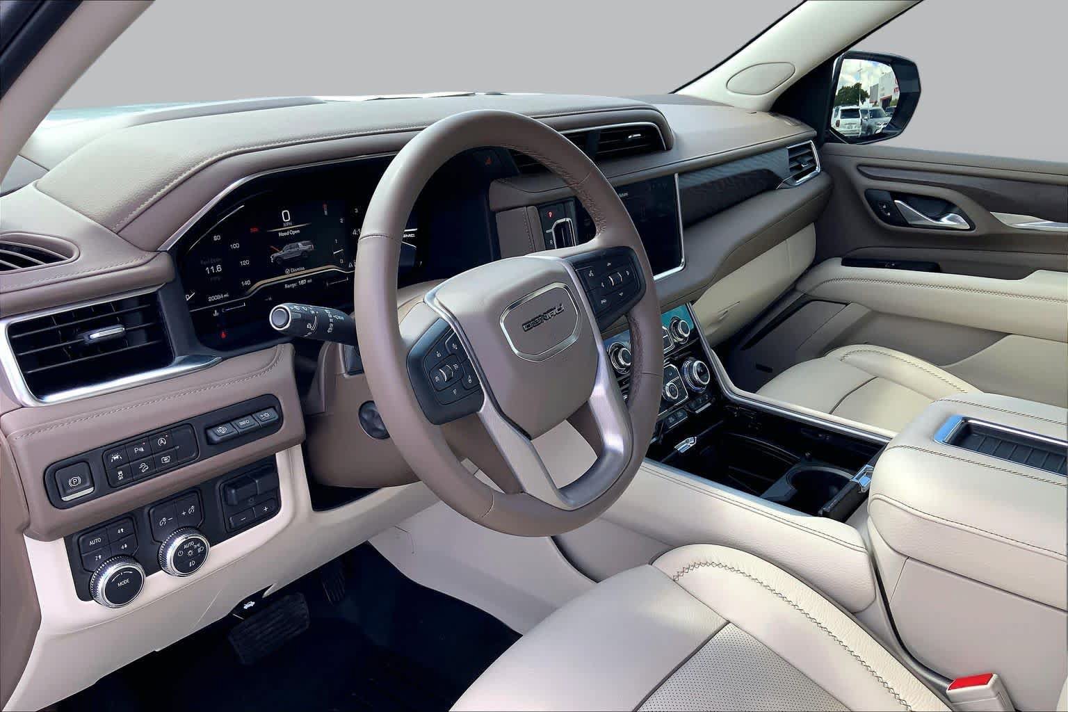 Used 2023 GMC Yukon XL Denali w/ Max Trailering Package AWD/4WD image 18