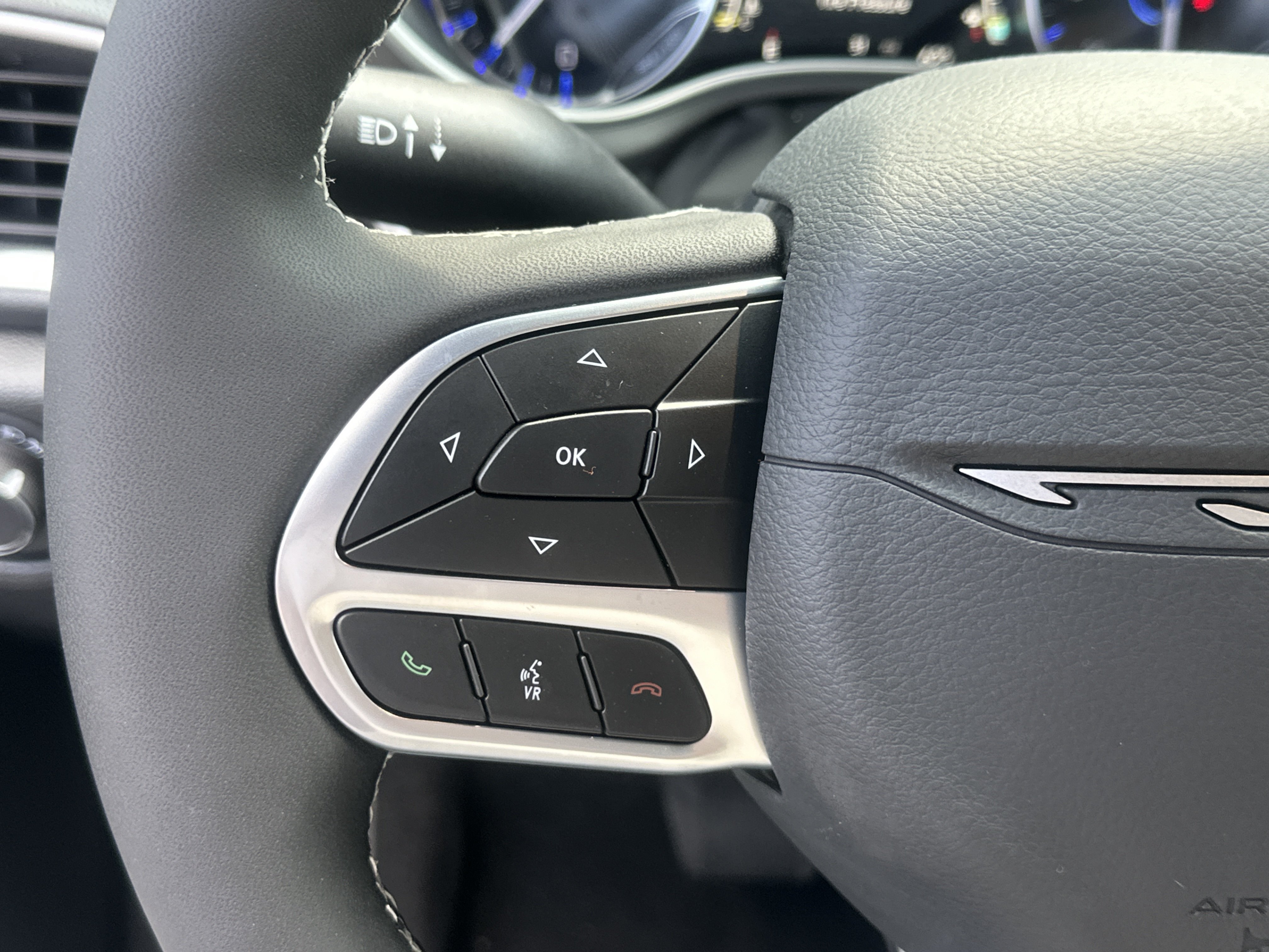 New 2027 Chrysler Pacifica Select FWD image 9