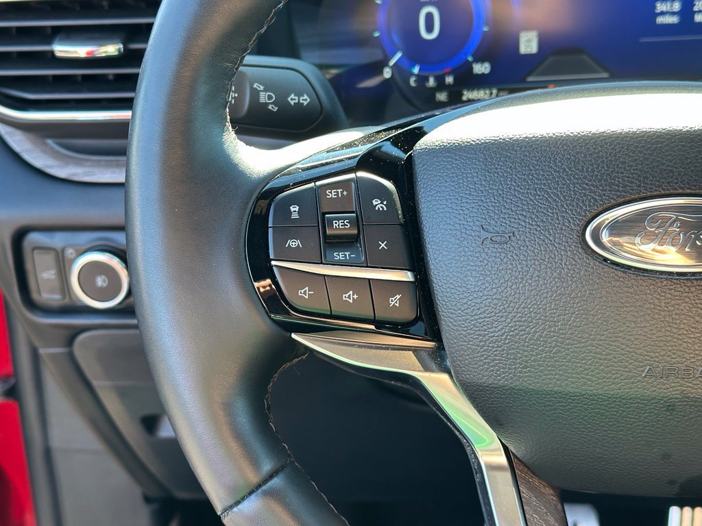 Used 2023 Ford Explorer Platinum w/ Technology Package AWD/4WD image 10