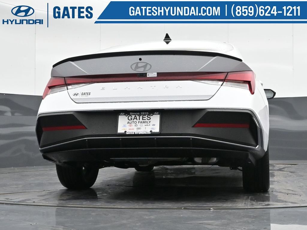 Used 2025 Hyundai Elantra Sport image 34