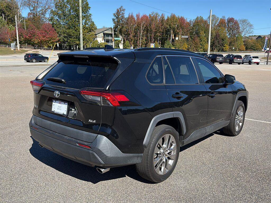 Used 2021 Toyota RAV4 XLE Premium FWD image 3