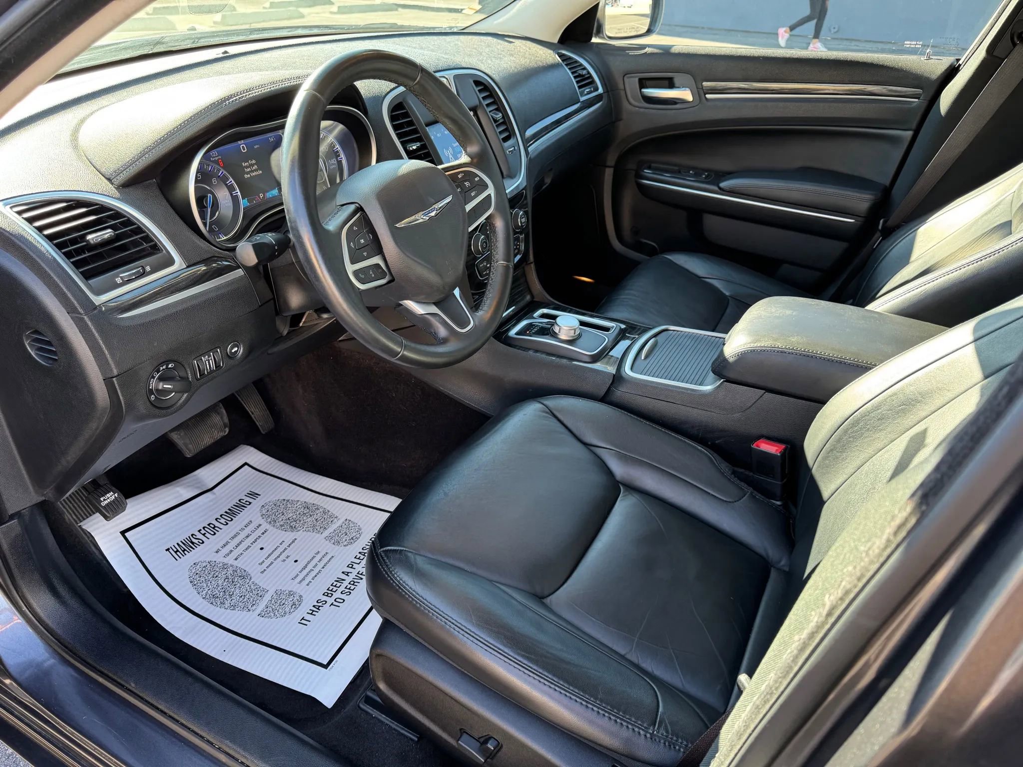 Used 2017 Chrysler 300 Limited image 10