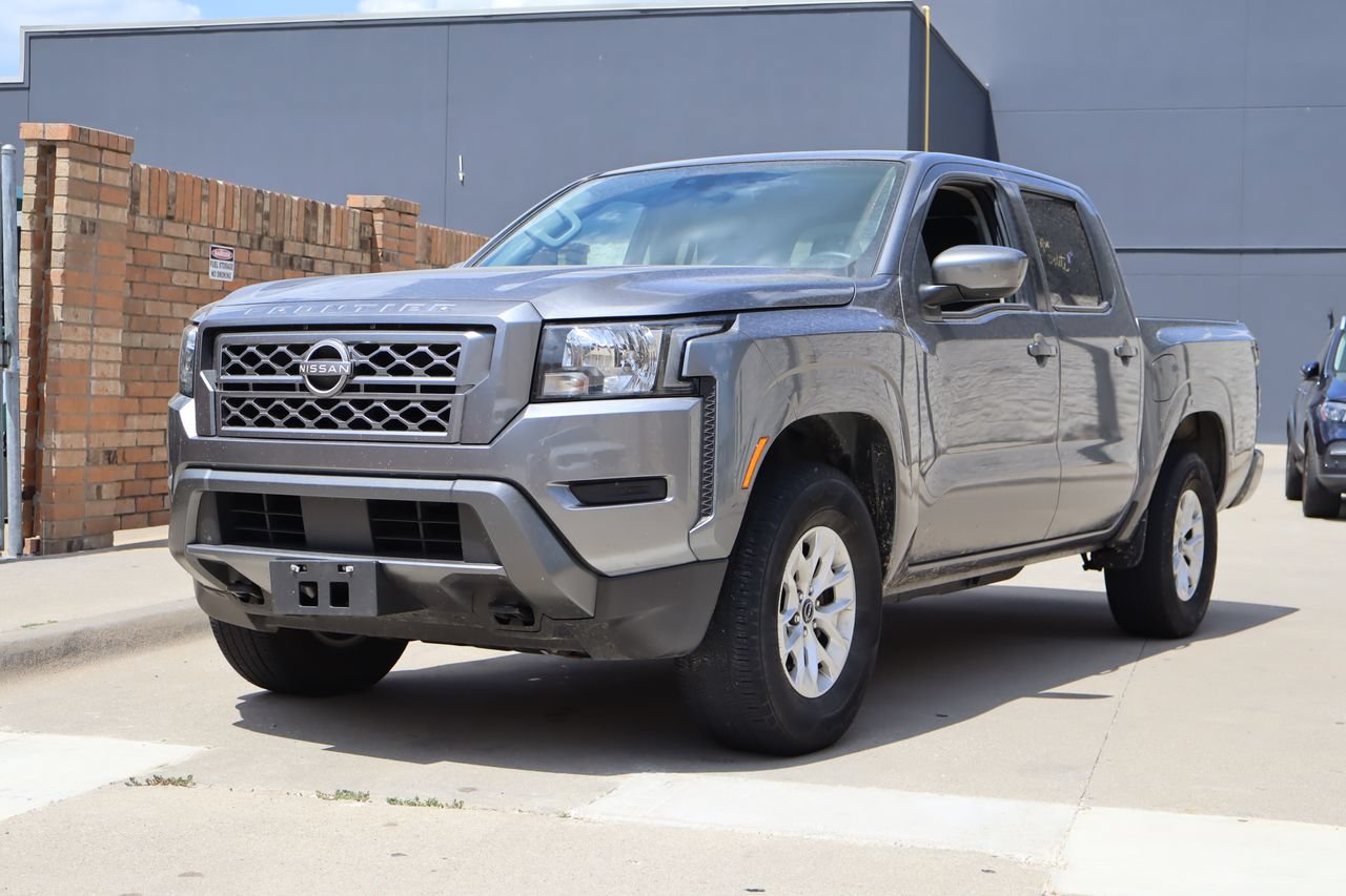 Used 2024 Nissan Frontier SV AWD/4WD image 2