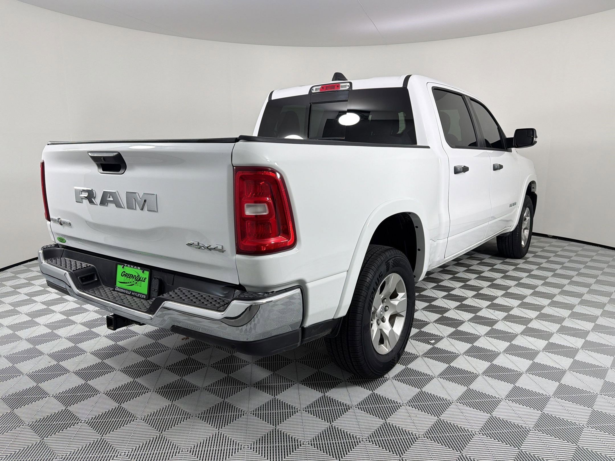 Used 2025 RAM 1500 Lone Star image 9