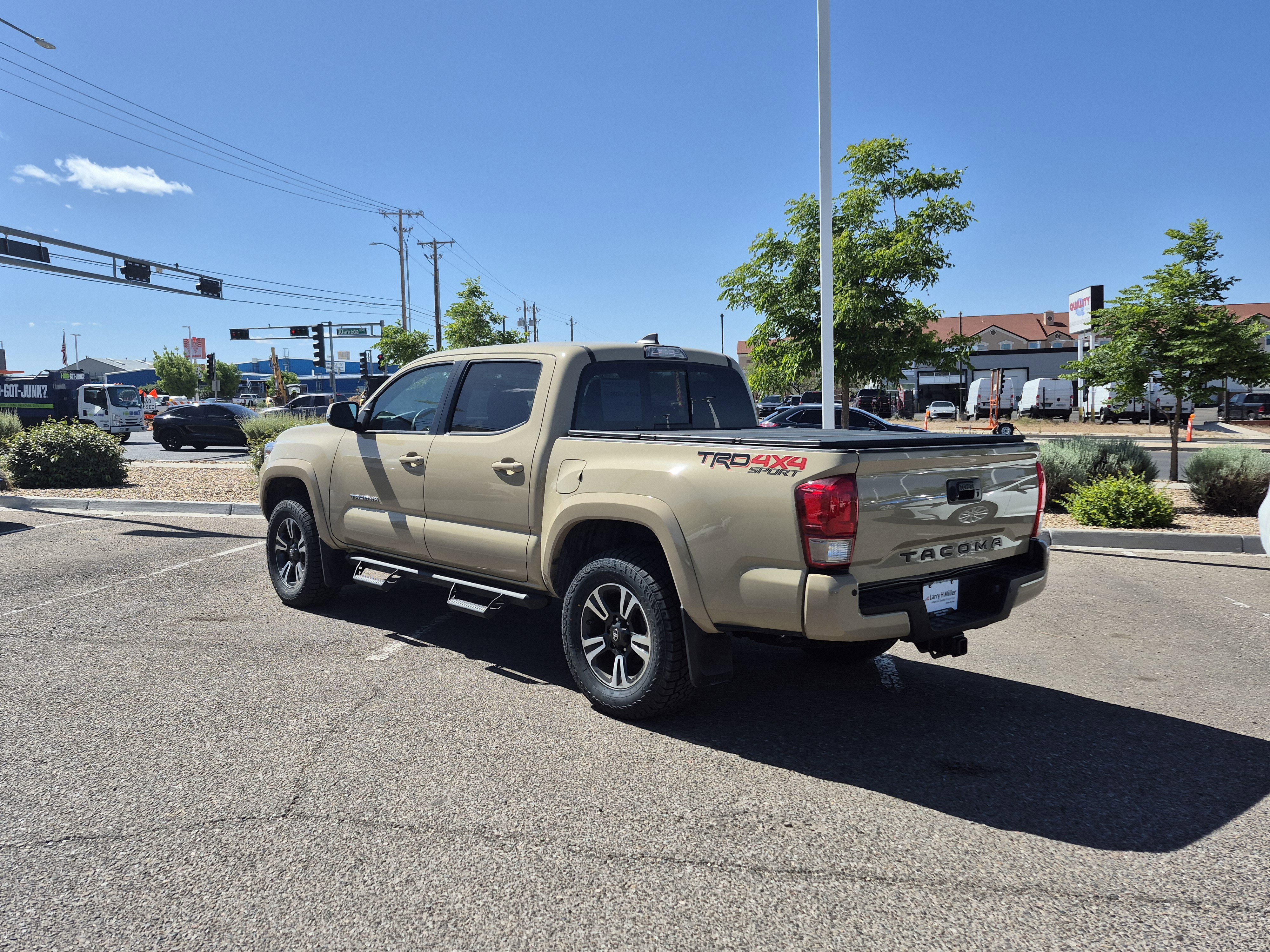 Used 2017 Toyota Tacoma TRD Sport w/ Premium & Technology Package AWD/4WD image 3