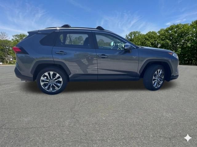 Used 2019 Toyota RAV4 XLE Premium w/ Cold Weather Package AWD/4WD image 8