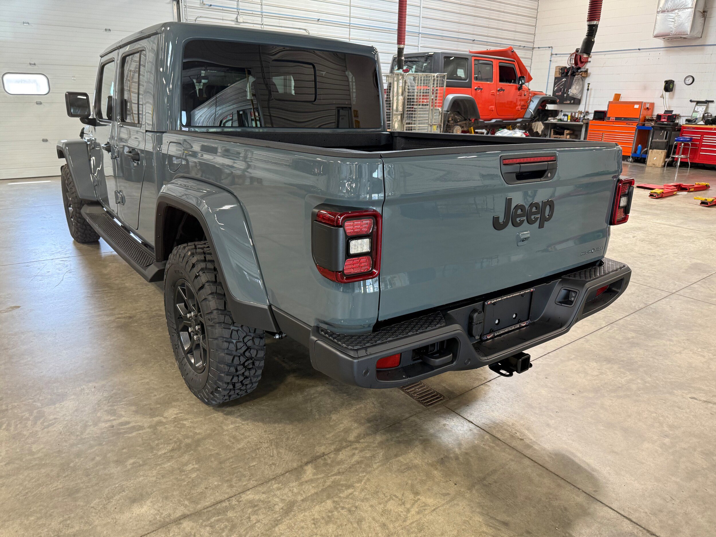 Used 2025 Jeep Gladiator Sport AWD/4WD image 13