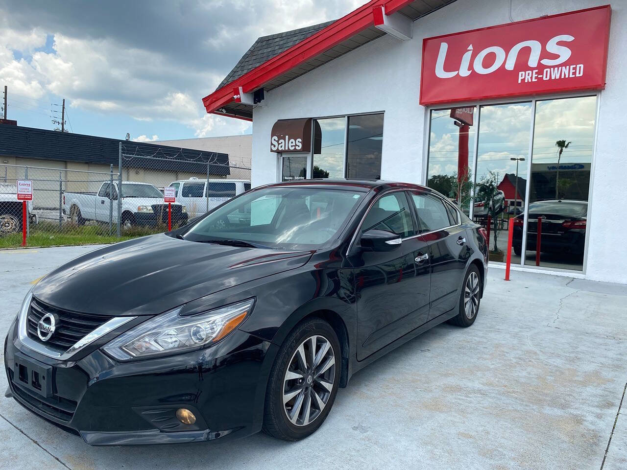 Used 2017 Nissan Altima 2.5 SV w/ Convenience Package image 2