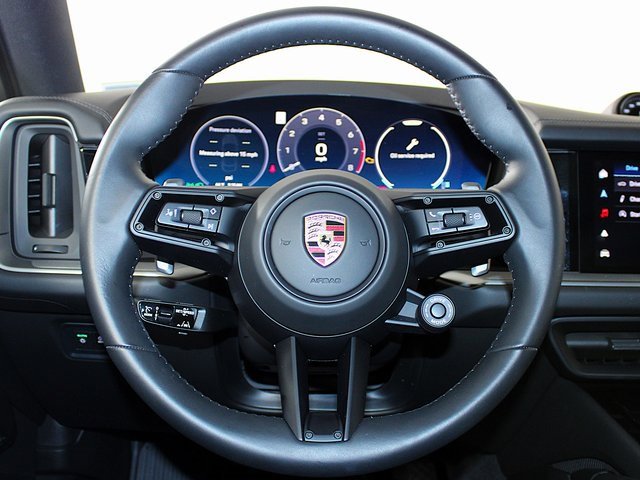 Certified 2024 Porsche Cayenne Coupe image 18