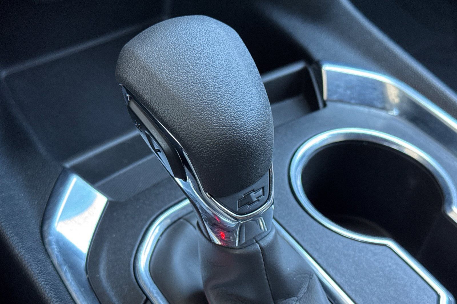 Used 2022 Chevrolet Traverse LS w/ Midnight/Sport Edition image 24