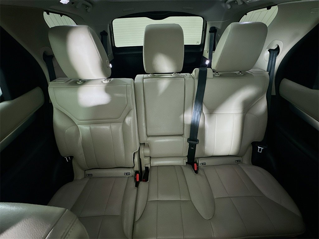 Used 2020 Land Rover Discovery Landmark image 13