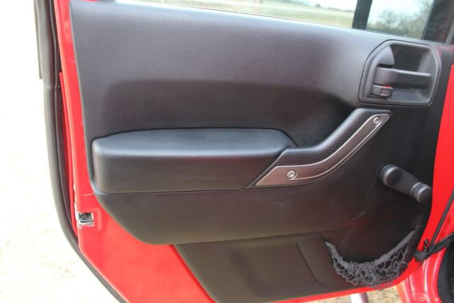 Used 2015 Jeep Wrangler Unlimited Sport w/ Connectivity Group AWD/4WD image 25