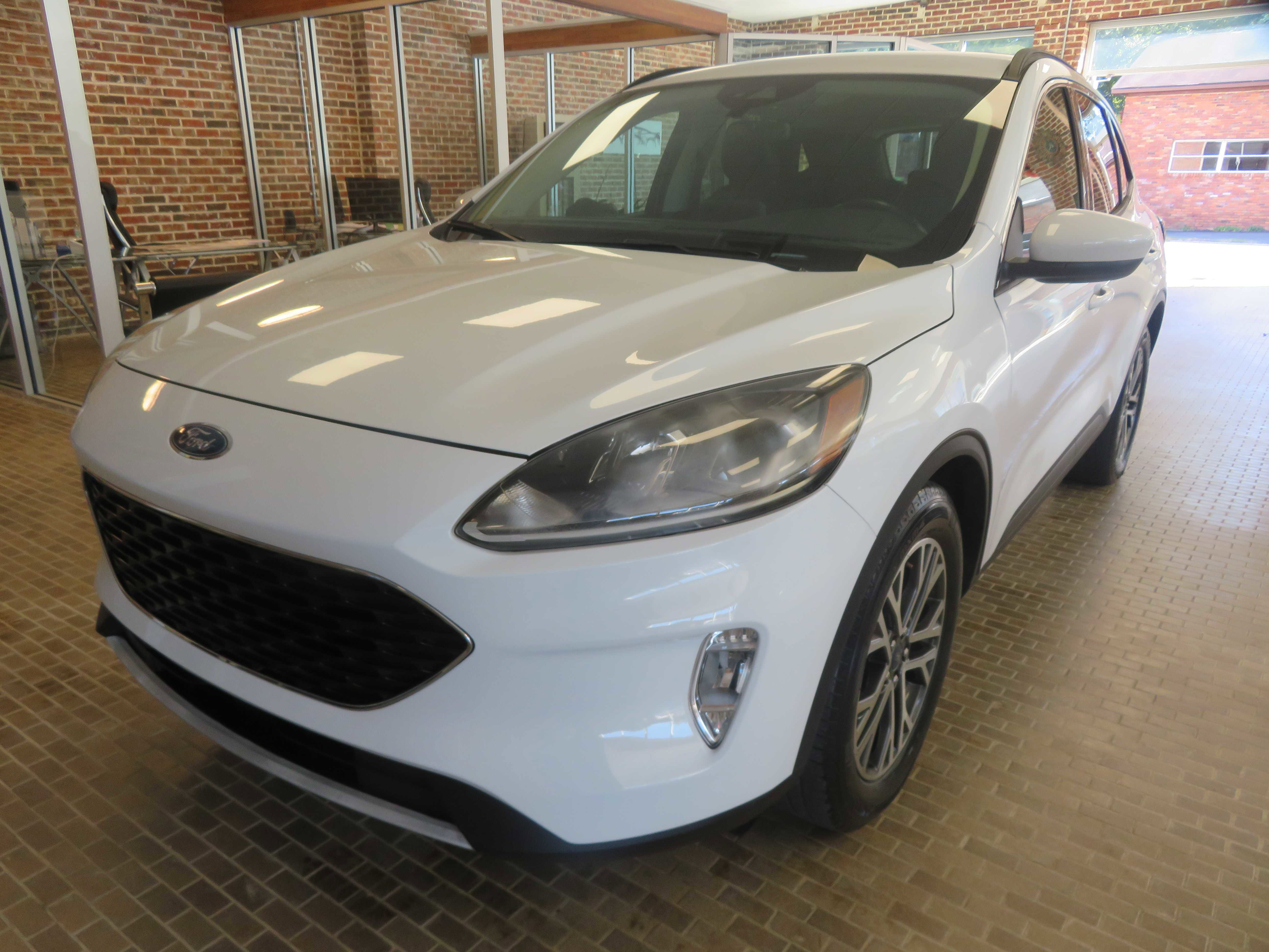 Used 2020 Ford Escape SEL image 1