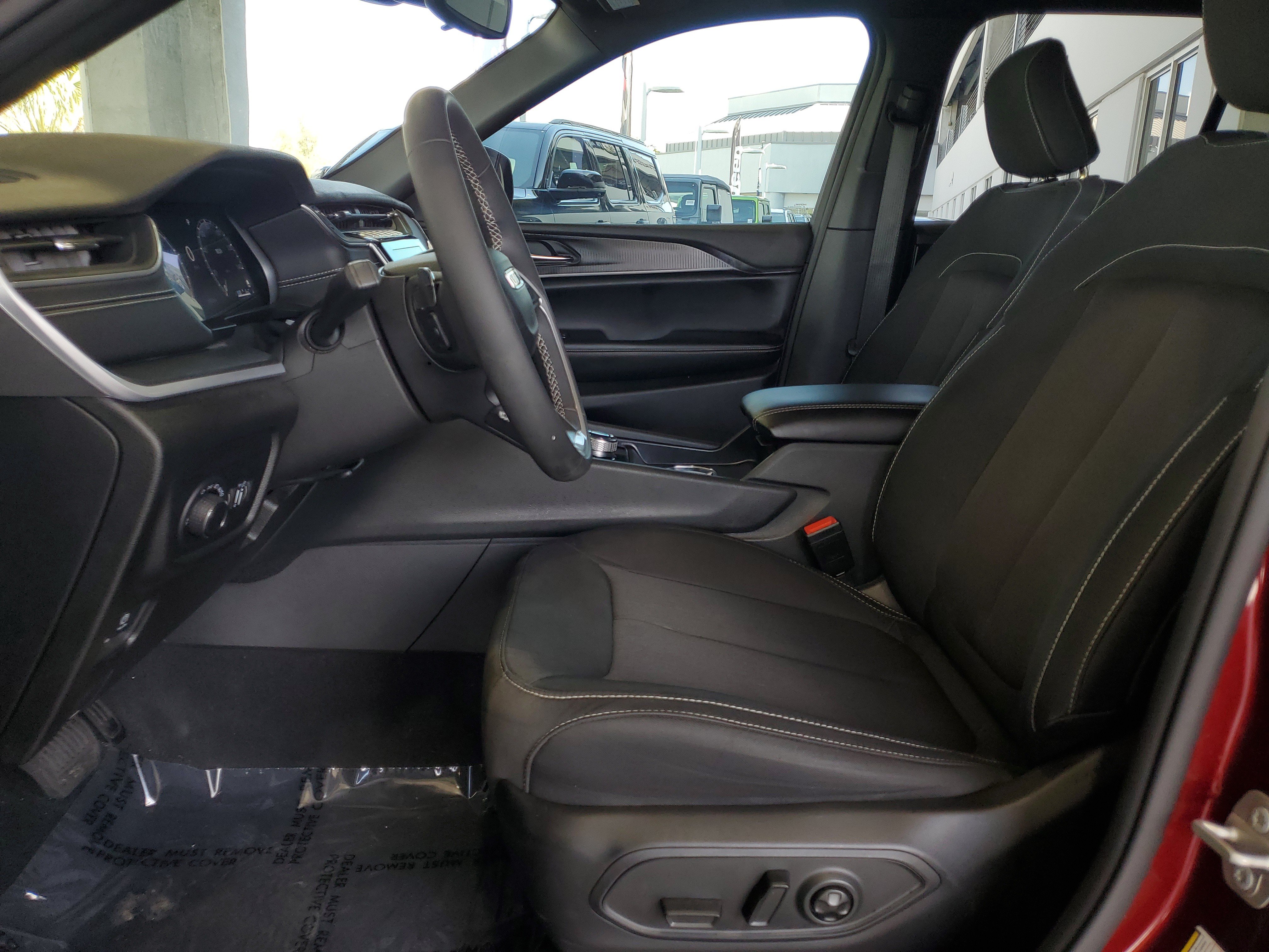 Certified 2024 Jeep Grand Cherokee Laredo X w/ Trailer Tow Package AWD/4WD image 16