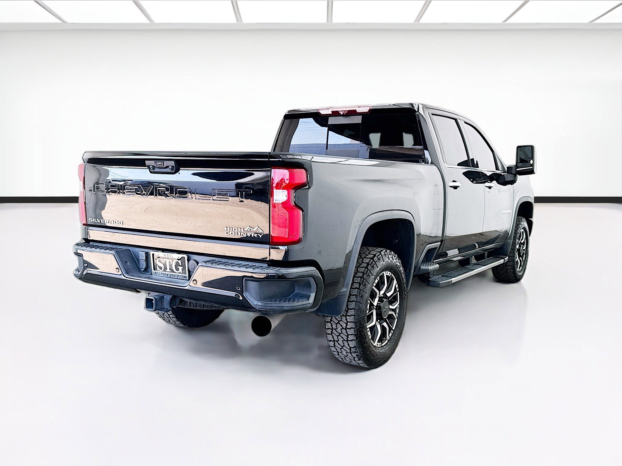 Used 2022 Chevrolet Silverado 2500 High Country w/ Z71 Off-Road Package image 4