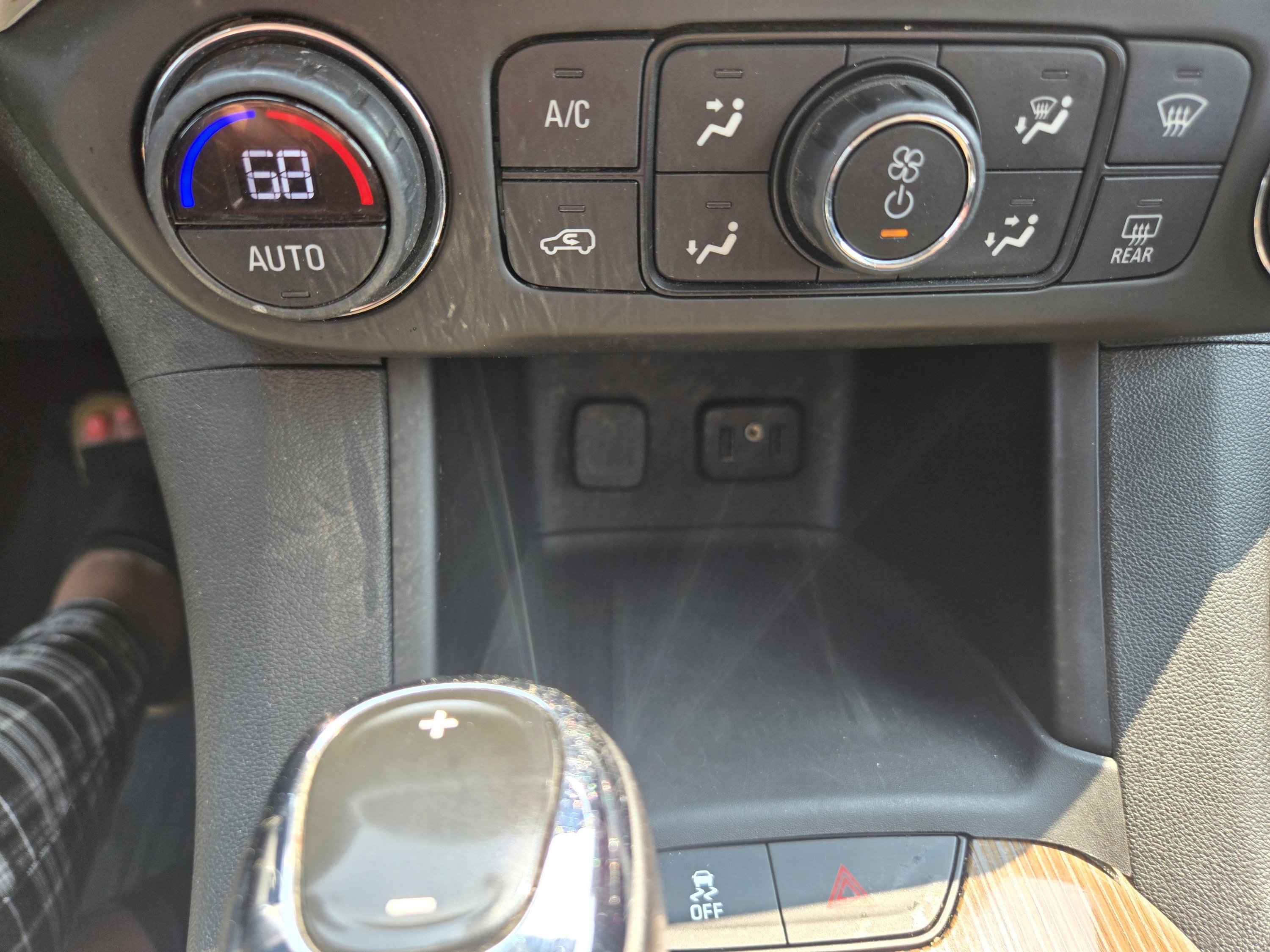 Used 2019 GMC Acadia SLE w/ LPO, Floor Liner Package image 17