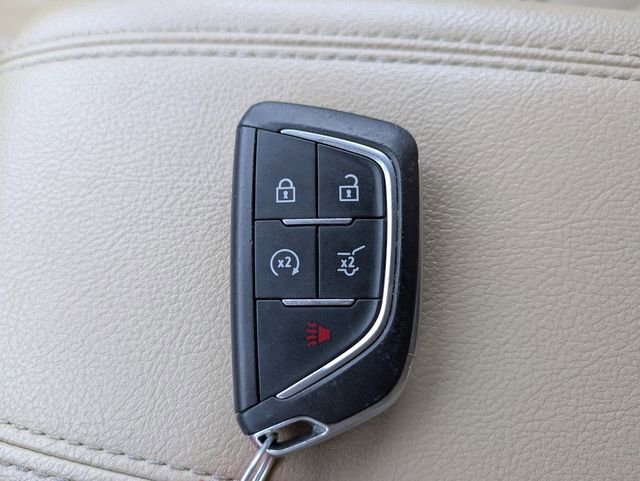 Used 2025 Cadillac XT4 Premium Luxury image 31