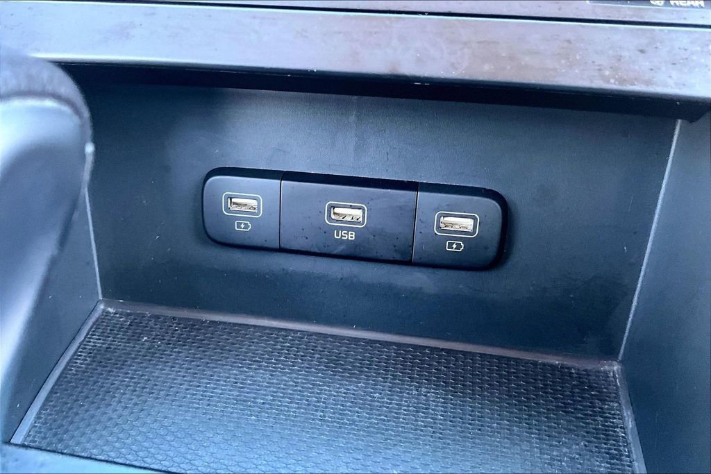 Used 2024 Kia Carnival LX FWD image 15