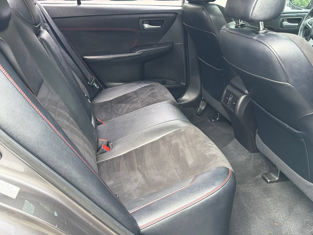 Used 2015 Toyota Camry XSE w/ Moonroof Package FWD image 9