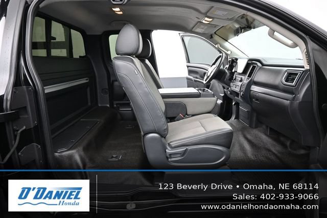 Used 2017 Nissan Titan S AWD/4WD image 38