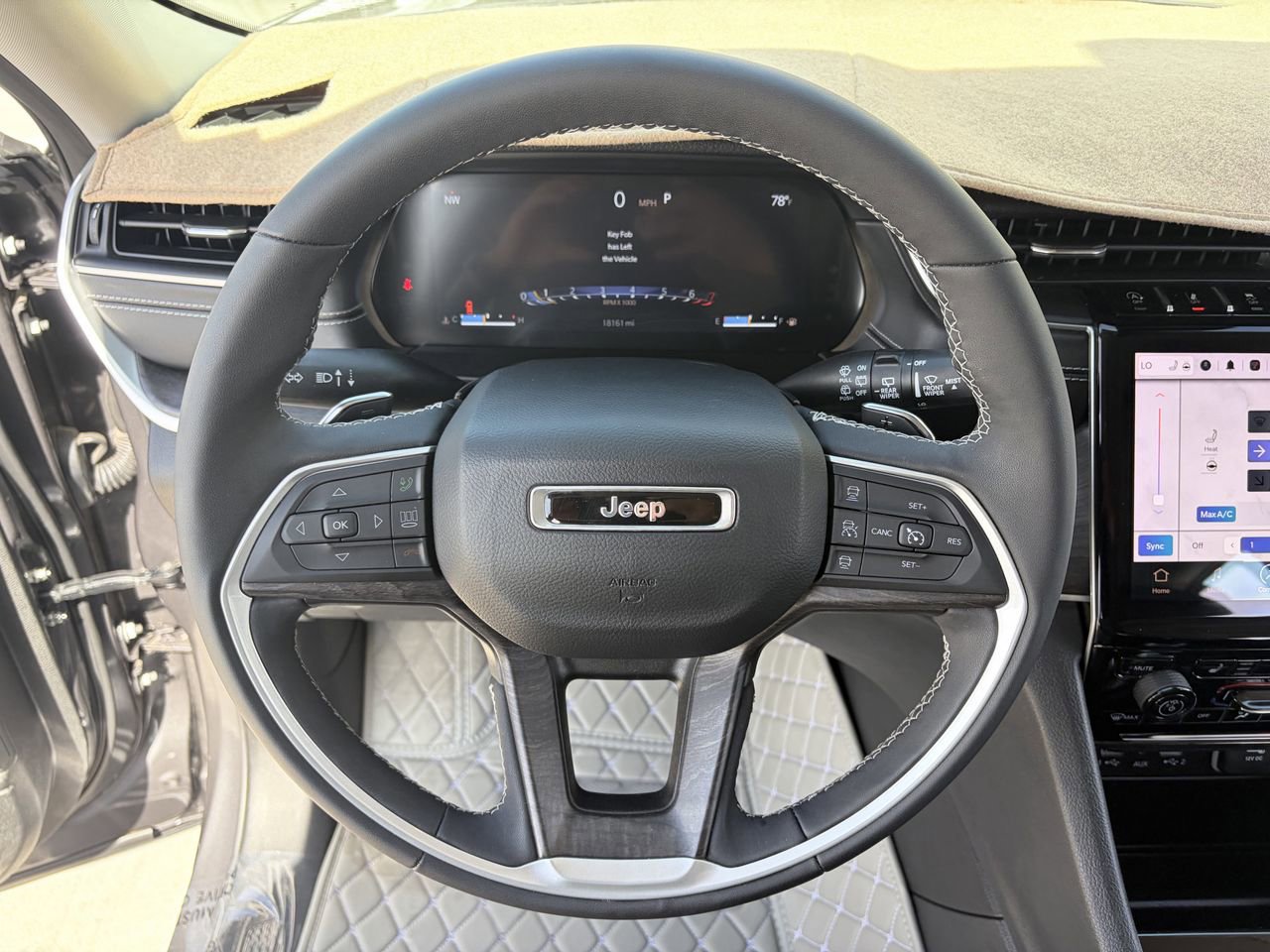 Used 2023 Jeep Grand Cherokee Limited AWD/4WD image 23