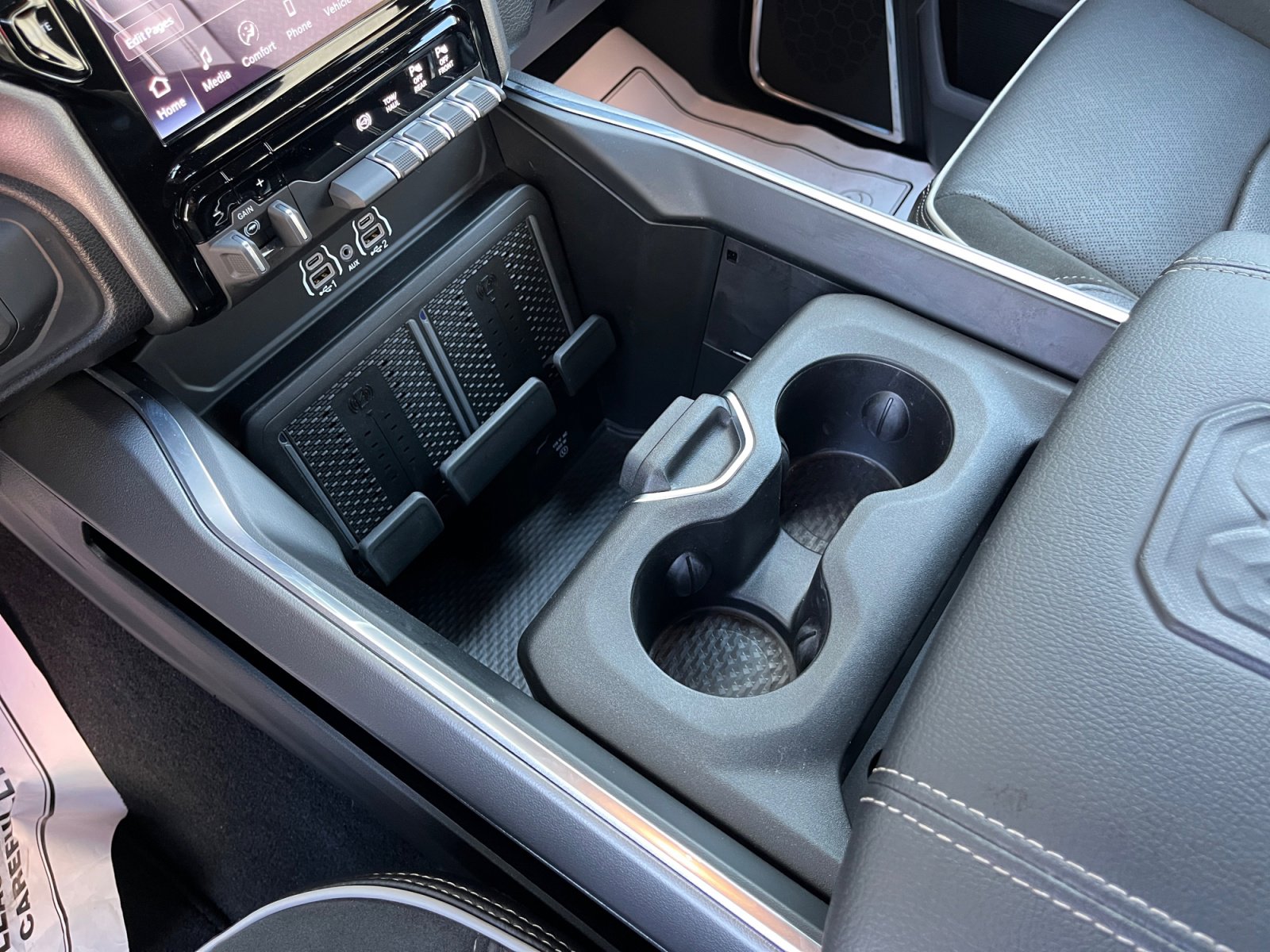 New 2025 RAM 2500 Laramie w/ Night Edition AWD/4WD image 24