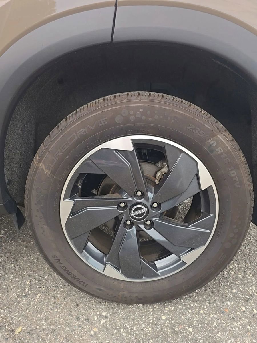 Used 2025 Nissan Rogue SV image 24