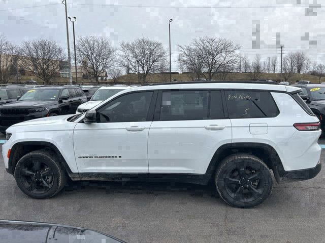 Used 2023 Jeep Grand Cherokee L Laredo image 2