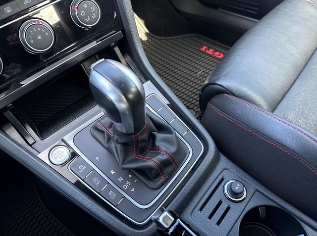 Used 2020 Volkswagen GTI S image 25
