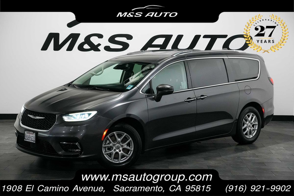 Used 2021 Chrysler Pacifica Touring-L FWD image 1