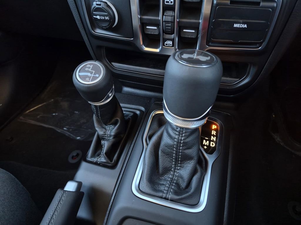 New 2026 Jeep Wrangler Unlimited Sport w/ Convenience Group image 19