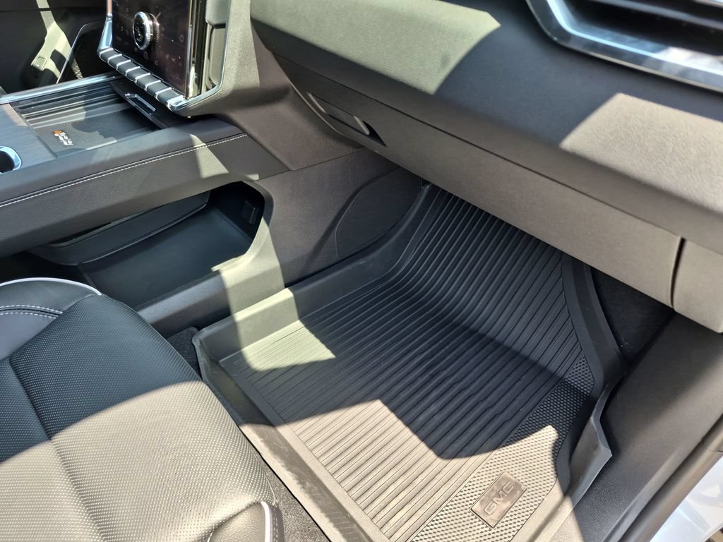 New 2027 GMC Acadia Denali w/ LPO, Floor Liner Package FWD image 39